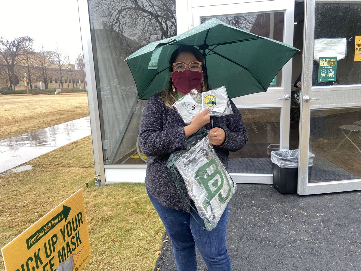 BUMissions's tweet photo. New year, new masks. 😷
Pick-up fresh new @Baylor face masks on Fountain Mall at Tent 1.
Today-Friday. | 8:30 am-4 pm. 
#SicCOVID #FamilyFirst #BaylorFamily https://t.co/teVdZbbBH2