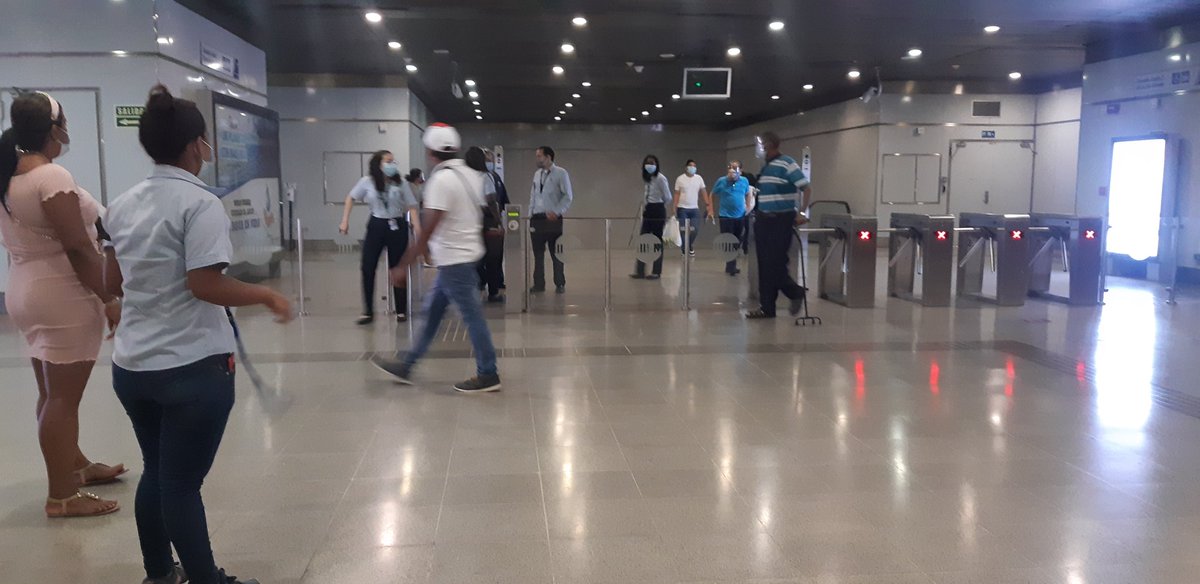 Incidente en la línea 1 del metro. Está paralizado el servicio en estos momentos.
Usuarios esperan a que se restablezcan las operaciones.
<a href="/nexnoticias/">Nex Noticias</a> <a href="/elmetrodepanama/">El Metro de Panamá</a>