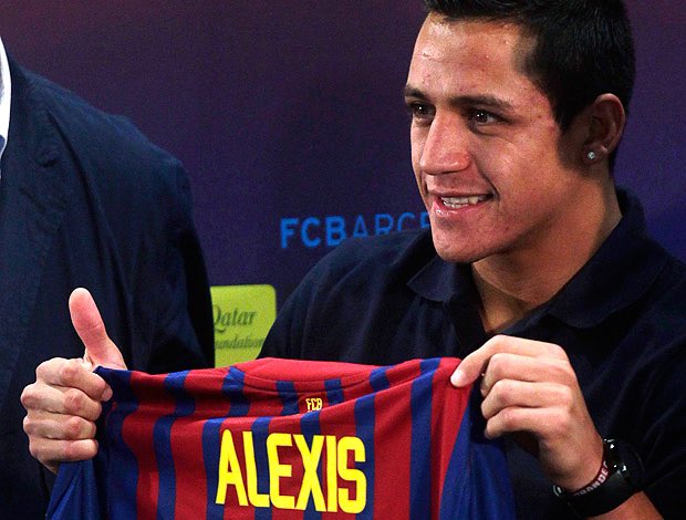 Le parcours d'Alexis Sanchez au Barça commence le 21 juillet 2011, lorsqu'il signe au Barça pour un montant de 26M d'euros + 11,5M de bonus et devient ainsi le premier joueur chilien à porter le maillot blaugrana 