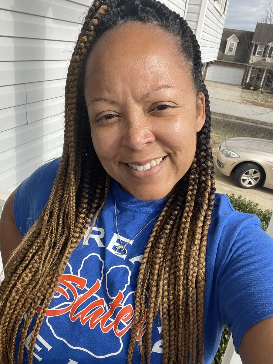 HealthySlater's tweet photo. Remember to step outside and let the sun 🌞 kiss your skin! You will be eligible for a prize if you post the most sunshine pictures this week! Be sure to tag @HealthySlater #SunshineChallenge #HealthySlater #KeepMoving @SlaterPBSA https://t.co/qfzSJtoTU7
