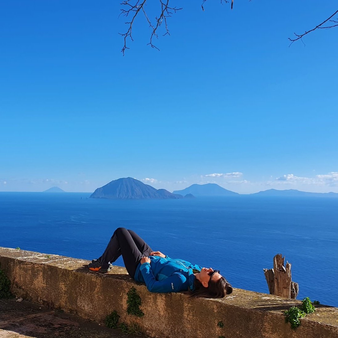 Time to #relax #blue #alicudi #eolie #trailsofsicily ➡️trailsofsicily.com