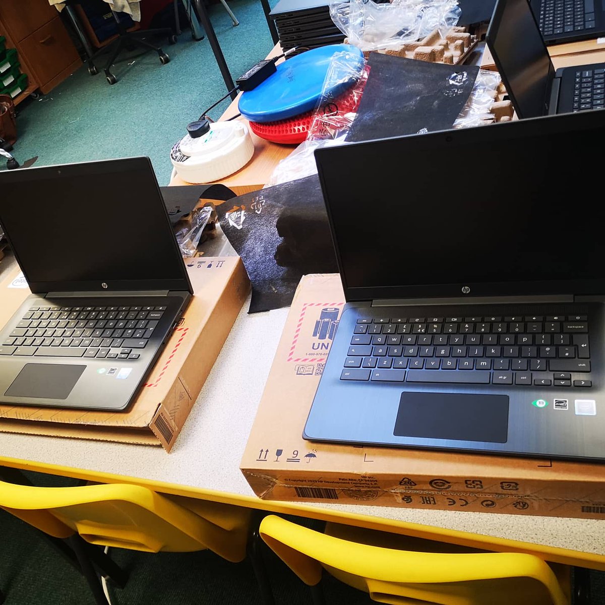 chantryprimary's tweet image. HUGE thanks to @BugLearn and @FibrePeople who have donated an amazing range of devices to #TeamChantry to help ensure our pupils at home have access to online learning ❤️💻 A fantastic gesture and a super way to bridge the digital divide! 😍 #KindnessMatters #homelearning