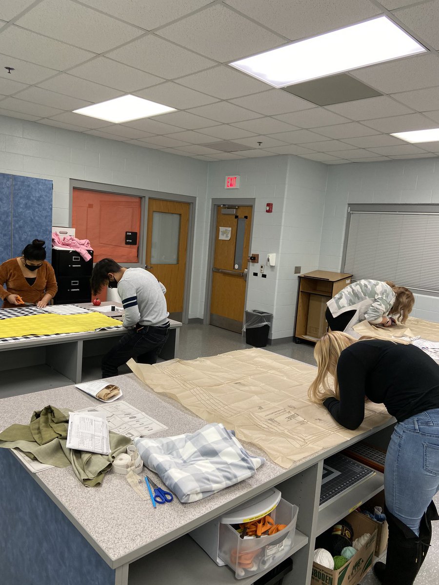 Ahh...some normalcy for your Tuesday afternoon. There’s kids in my room 🥺😭💙