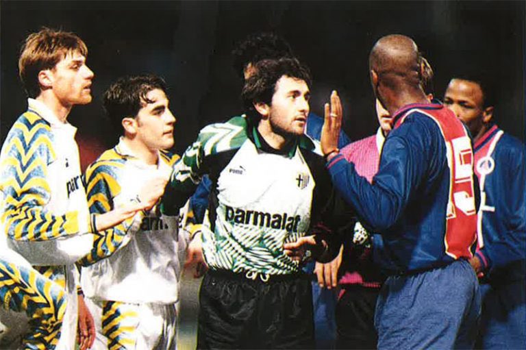 Mais Paris ne baisse pas la tête et multiplie ses attaques. Malheureusement, personne ne trouve le chemin des filets et les italiens remportent cette première manche Défaite 1-0, le rendez-vous au Parc est donné !