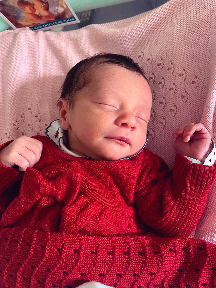 erikvtb's tweet photo. While I use my Twitter mostly for science/school related topics, I couldnโt refrain to share the birth of my beautiful niece/goddaughter ๐
Crazy how much I already love her. I canโt wait to meet this little one!!!
Beijo do dindo โค๏ธ #firstniece https://t.co/Z14Aty1KPq