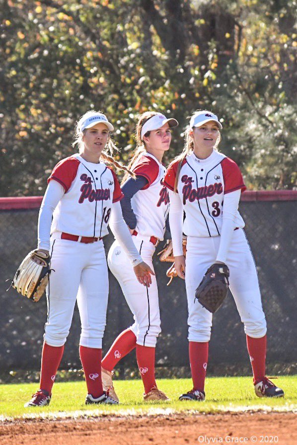 CochranMadilyn's tweet photo. #teammatetuesday Can’t wait to get back on the field with girls! 🥎 @GAPowerGold2021 @GSCSoftball https://t.co/d9h0RcdMxi