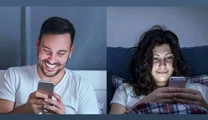 الاحتواء ..
قد لا يكون ذراعين فقط 
بل كلمة وابتسامة
 واحساس متبادل 
الاحتواء هو روح تلمس روحك 
ولو كانت المسافات بعيدة..🌹