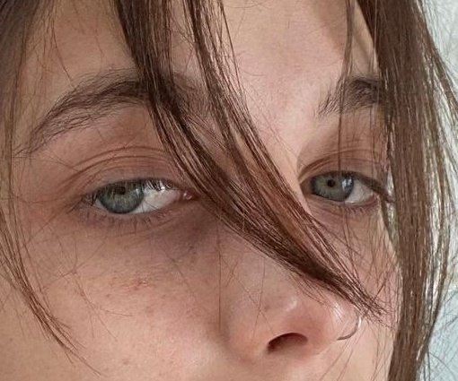 dvmbcsses's tweet image. her nose is so cute