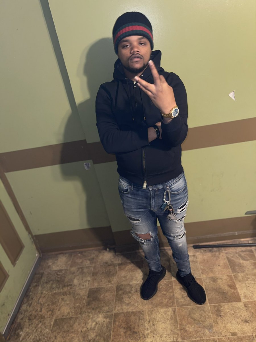 SB_Dboy's tweet photo. Gshit I ain’t lying😏.......... #VitoLand💕 #SimonWorld💜 #FreeDemNiccas💯 #LongLiveSean❤️ #ILostMike💜 #TwoeNation🍀 #SIPMACK💕 https://t.co/dEJn1S8v6u