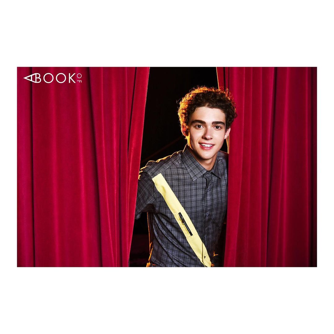 JoshuaBArg's tweet photo. 📸 | @/viewpoint.pr vía Instagram #1
"Joshua Bassett para A Book Of 🍿
📸: Irvin Rivera
#JoshuaBassett #ABookOf #ViewpointPR" https://t.co/iANFxBqGpP