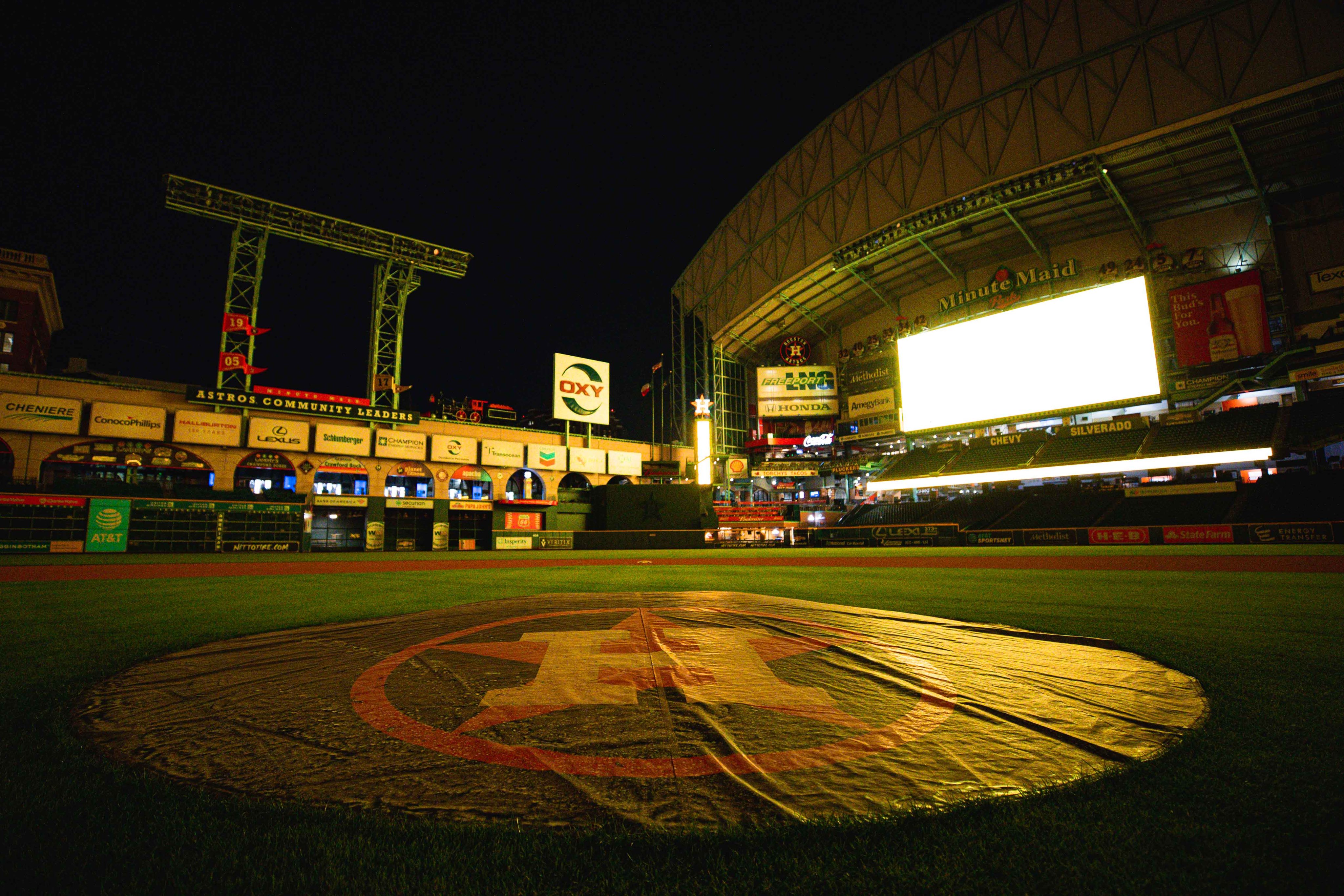 Houston Astros on X: Tonight we light up Minute Maid Park in honor of  lives lost to COVID-19. Our condolences go out to our fans & their  loved ones. As we look