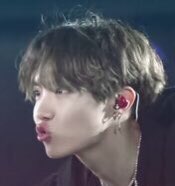 demseokdimple's tweet photo. When Hoseok just...😞 https://t.co/RZA0gRd0fH