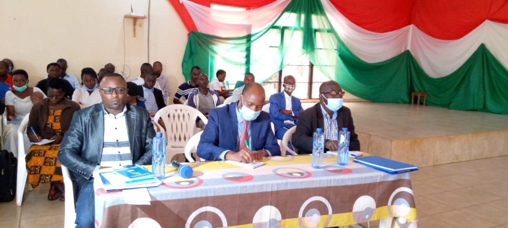 4.Des nombeux conseils leur ont été adressés pour les inciter à utiliser les forces qu' ils ont et les connaissances acquises aux bancs de l'école auxquelles s'ajoutent les experiences de compétences à la vie courante dans leur autodéveloppement.