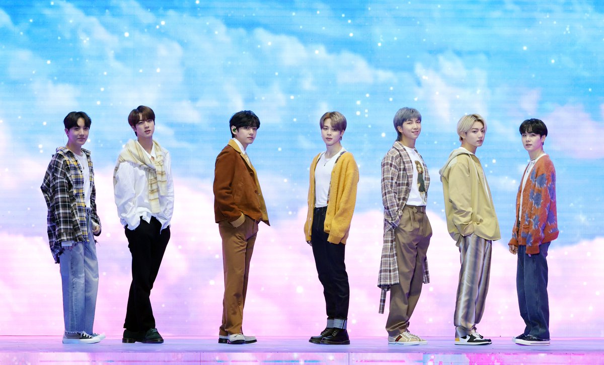 charts_k's tweet photo. BTS becomes the first Asian act in Spotify history to have 10 songs surpass 200 million streams!

#BTS #방탄소년단 @BTS_twt https://t.co/ad3yIMYZ2Z