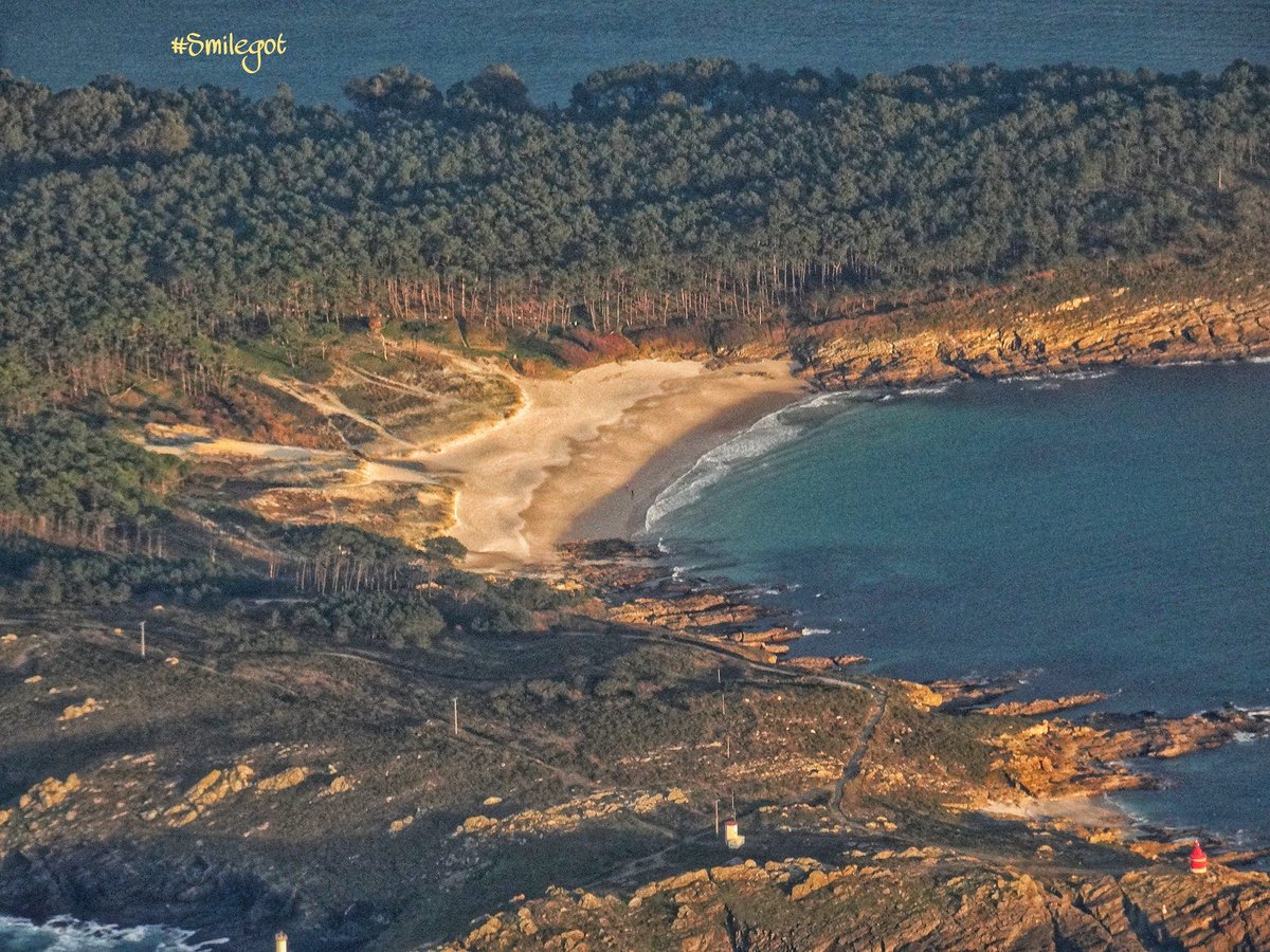 MargotAB's tweet photo. Que suerte la mia, haber podido fotografiar a 4,000ft✈ uno de mis lugares favoritos😍, donde el tiempo se detiene y el alma te habla😊

#CaboHome
#PlayaDeMelide
#RiasBaixas 
#Galicia 💙

#Cessna172
@aerocelta con @Juli0_Albert0

#CuandoVesEnVezDeMirar #photography #Smilegot https://t.co/99vLuh02oV