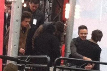 diazstark's tweet photo. harry has no chill when it comes to other people coming in contact with louis https://t.co/BAw2tcX0Zo