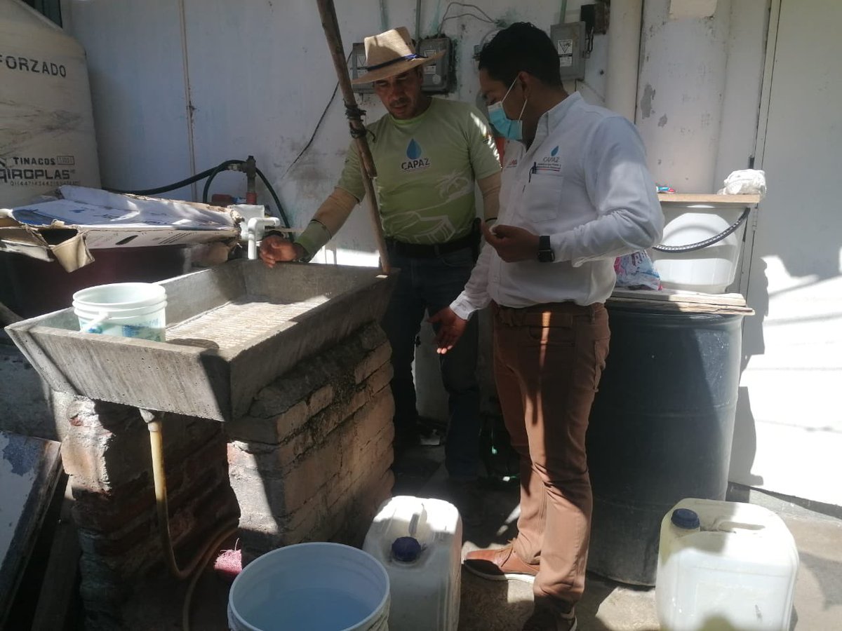 LFSalasR's tweet photo. Gracias a la respuesta inmediata del #EquipoCAPAZ, resolvimos el taponamiento de la red sanitaria de andador Crotos, en Infonavit La Noria; #EstamosTrabajando para #ZIHUA, la #CiudadDeTodos. https://t.co/e7s8yByNBb