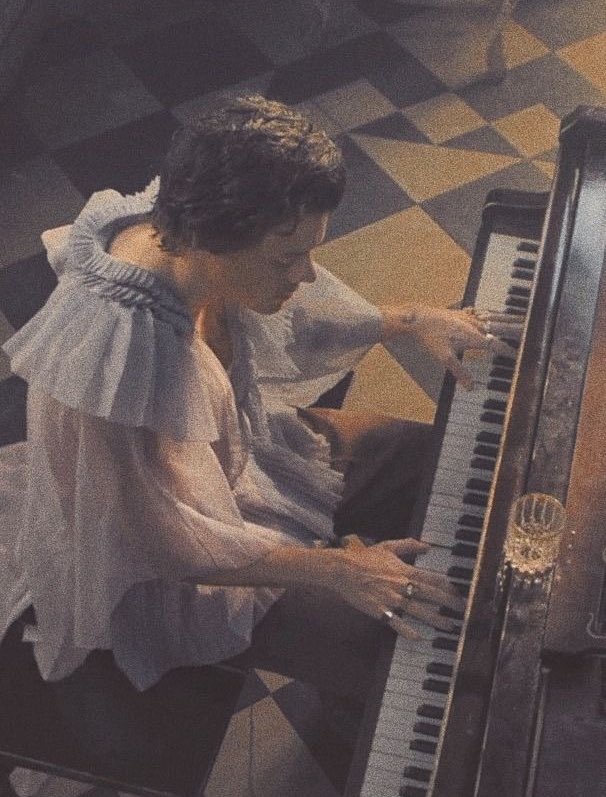 delulud1ary's tweet image. “Behind every exquisite thing that existed, there was something tragic.”