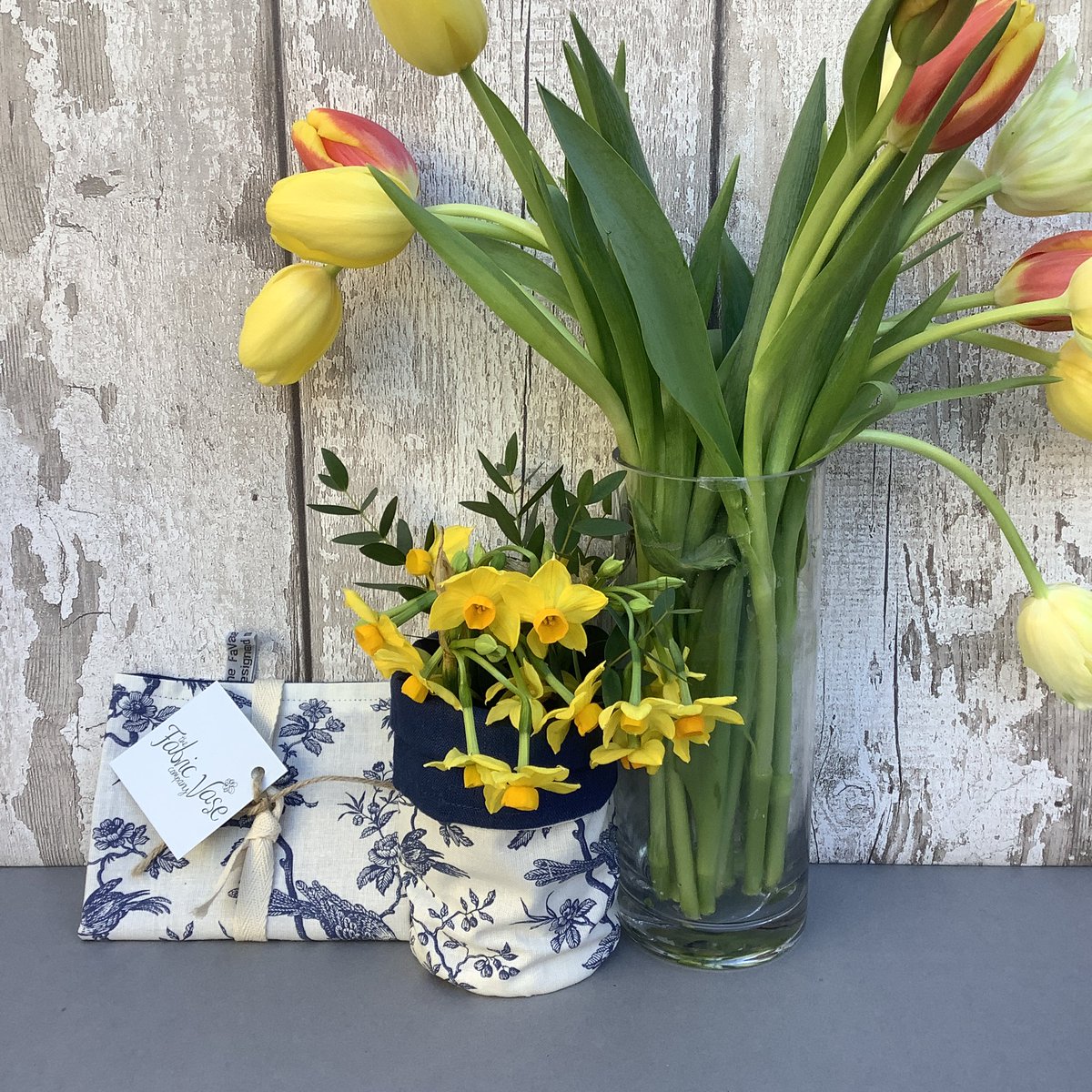 fabricvase's tweet photo. French Blue Floral Vase by The fabric Vase Company
Fabulous French floral with blue linen lining.
https://t.co/YE6K91l75s
#provence #gifts #tbchdirect https://t.co/nZPBYS76Hq