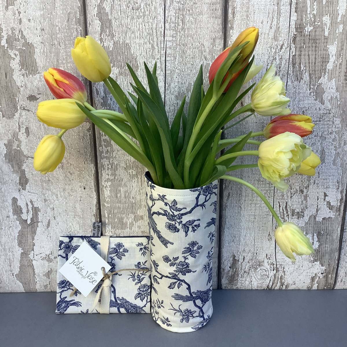 fabricvase's tweet photo. French Blue Floral Vase by The fabric Vase Company
Fabulous French floral with blue linen lining.
https://t.co/YE6K91l75s
#provence #gifts #tbchdirect https://t.co/nZPBYS76Hq