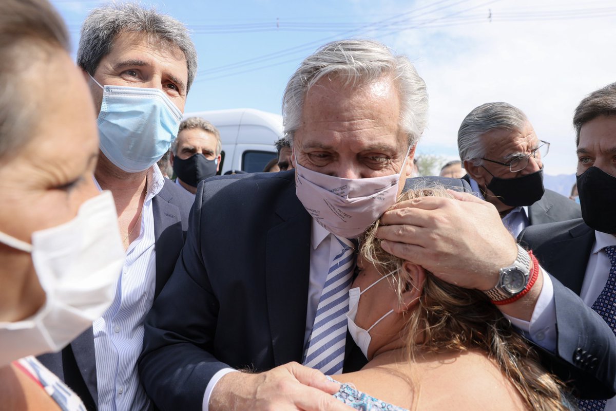 alferdez's tweet photo. Quise venir a San Juan para estar cerca de quienes más sufrieron el temblor, y que tengan la certeza de que junto al gobernador @sergiounac vamos a ayudarlos a reconstruir sus viviendas y a recomponerse de lo ocurrido.

En la emergencia también se construye federalismo. https://t.co/pjfzV95se0