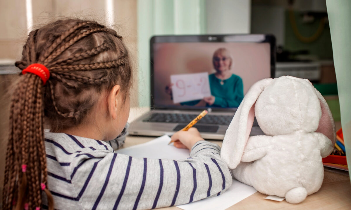 Parents Are Calling This Virtual Learning Service a ‘Game-Changer’ Thanks to Its Live Classes and Homework Help parenting.com/activities/kid…