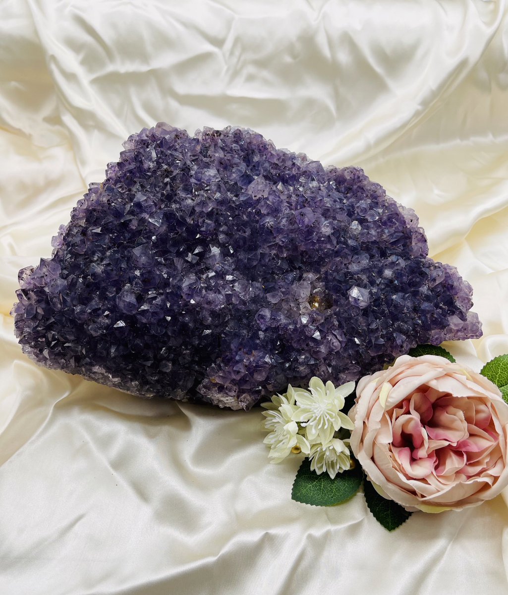 artbyjacstudio's tweet photo. 🍇ArtByJacStudio Amethyst Giveaway🍇

To enter:
🤍RT this tweet
🤍Follow me
🤍Tag a friend

Extra:
🤍Each comment w/ a new tag = 1 entry

I picked this 9.5lb Amethyst specimen out during a video call with my supplier because I knew I wanted one of you to have it 🤍

✨Ends 1/23✨ https://t.co/Uw5upioRRB