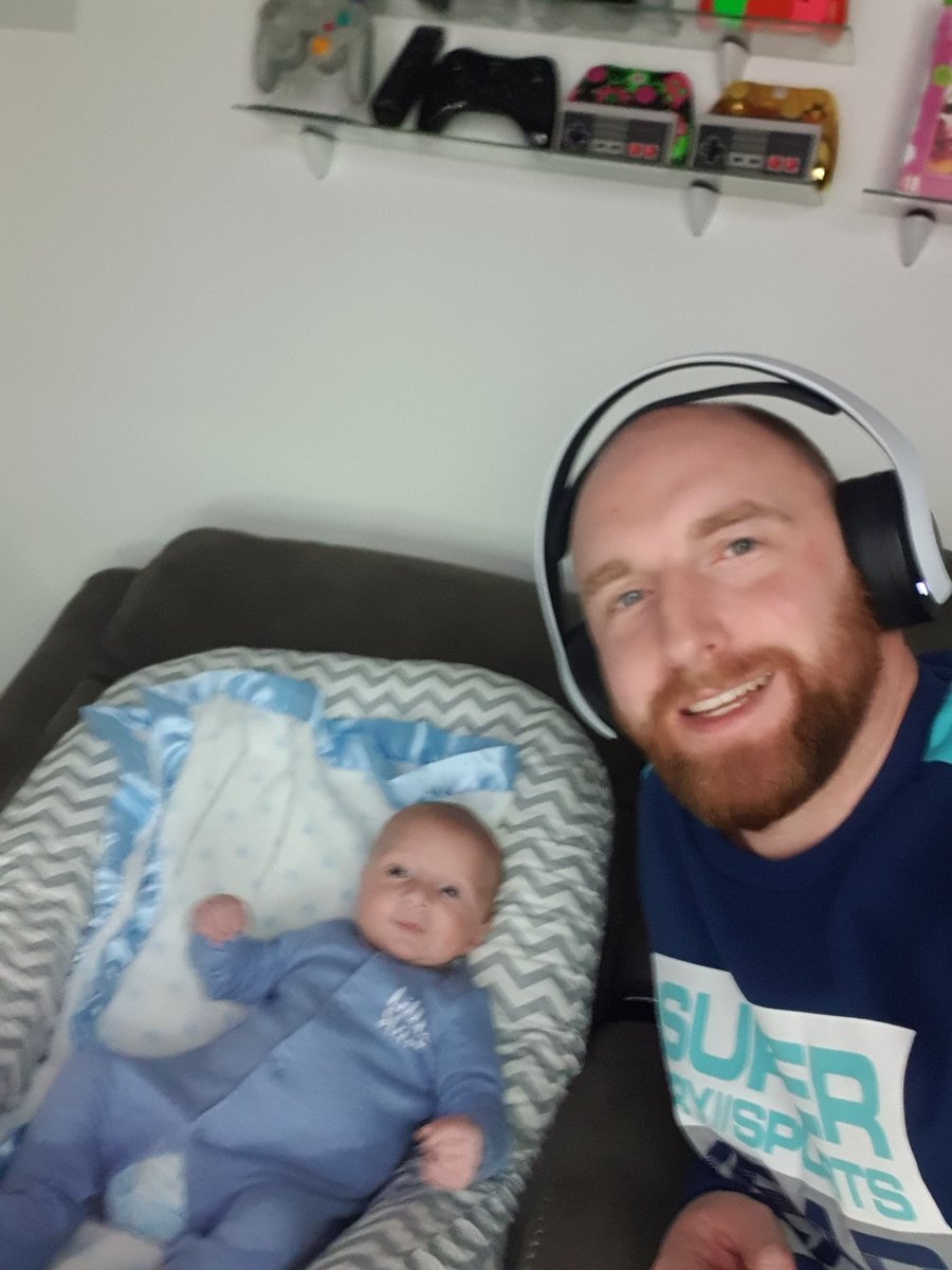 greavzy05's tweet image. Put white lights on while Archie chilled with me for a bit. I have to say I really liked it. #gaming #gamingdisplay