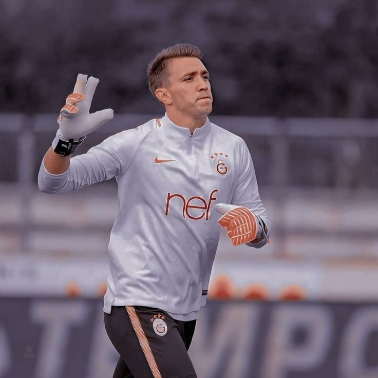 Dönüyor iki gözümün çiçeği🥺
Fernando Muslera