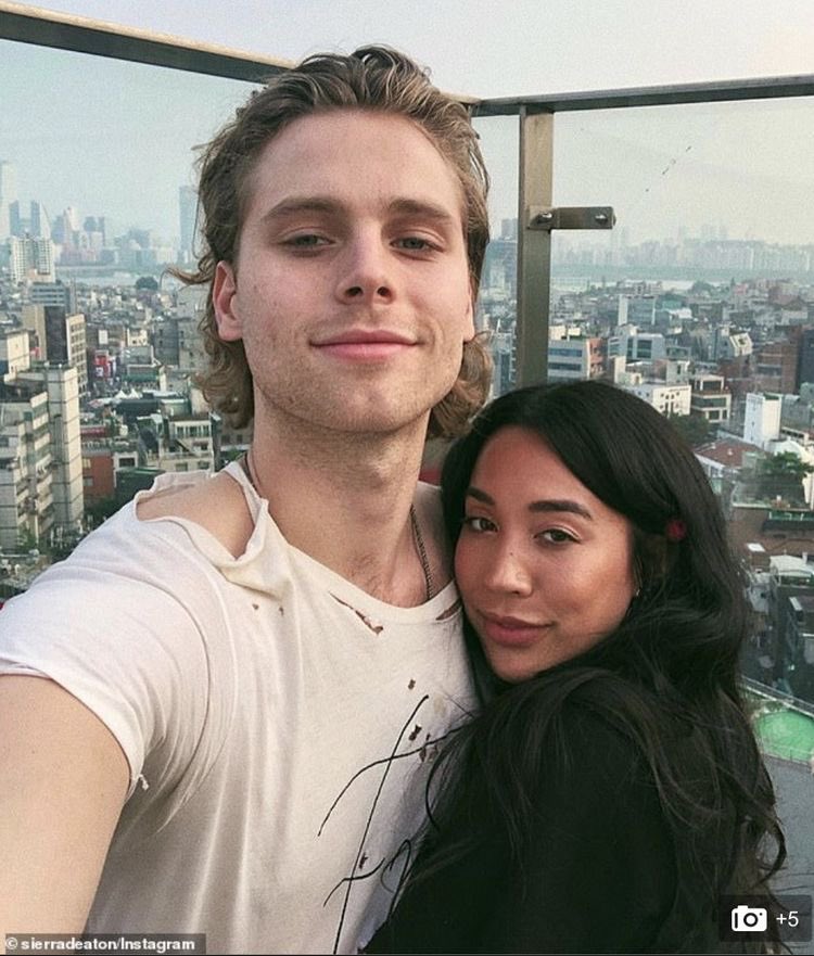 reddesert_5sos's tweet image. Shout out to the old me ❤❤
#HelloOldMe #StreamOldMe