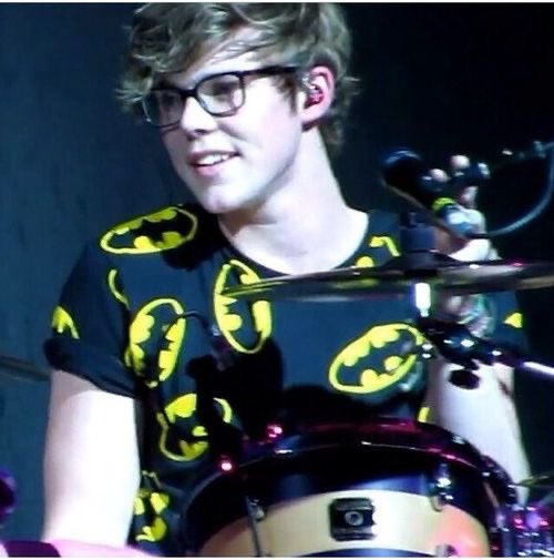 reddesert_5sos's tweet image. Shout out to the old me ❤❤
#HelloOldMe #StreamOldMe