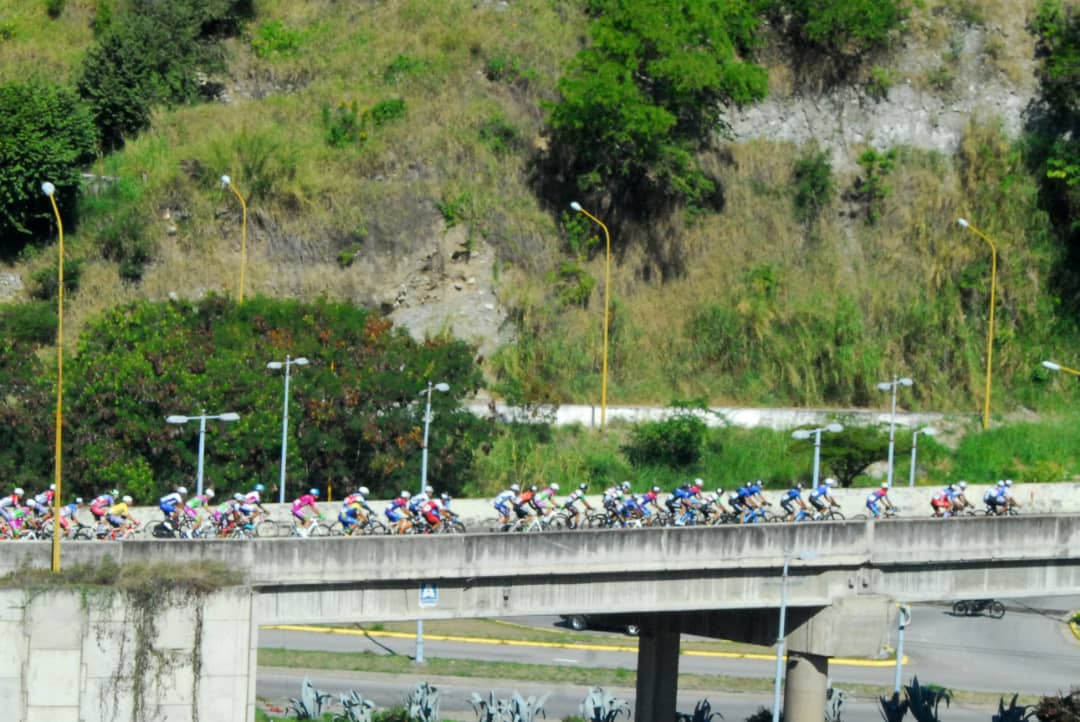 lavueltachira's tweet photo. 📸 Así se vivió la tercera etapa de la Vuelta al Táchira 🇻🇪
Llegada a La Grita, estado Táchira 🏁
#VueltaalTáchira2021
#LaVueltaVaATucasa
#19Ener
@MervinMaldonad0
@JulioGarciaZ
@INDeporteVE
@MindeporteNE https://t.co/oxOQRWo2Bt