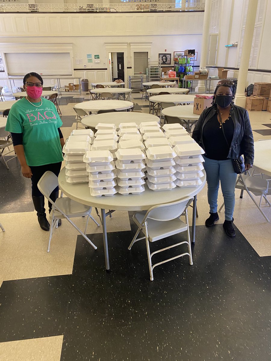 BDOAKA's tweet photo. The Alpha Kappa Alpha Sorority, Inc. Beta Delta Omega Chapter in conjunction with the Gamma Omicron Chapter celebrated our MLK Day of Service by providing meals for the food insecure citizens of Metro Jackson at Stewpot Community Services. #MLKImpactDay #BDO #AKA1908 ππ https://t.co/X05MSVySjj