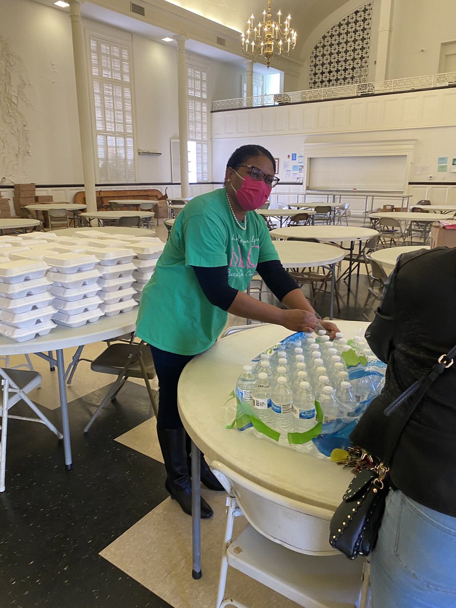 BDOAKA's tweet photo. The Alpha Kappa Alpha Sorority, Inc. Beta Delta Omega Chapter in conjunction with the Gamma Omicron Chapter celebrated our MLK Day of Service by providing meals for the food insecure citizens of Metro Jackson at Stewpot Community Services. #MLKImpactDay #BDO #AKA1908 ππ https://t.co/X05MSVySjj