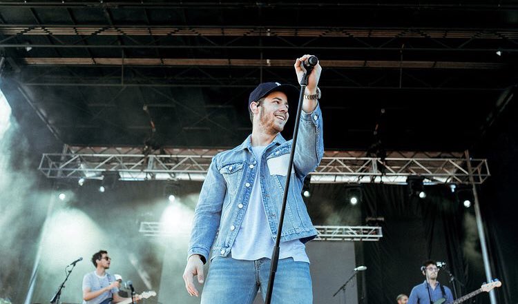 nick jonas being happy on stage a thread;