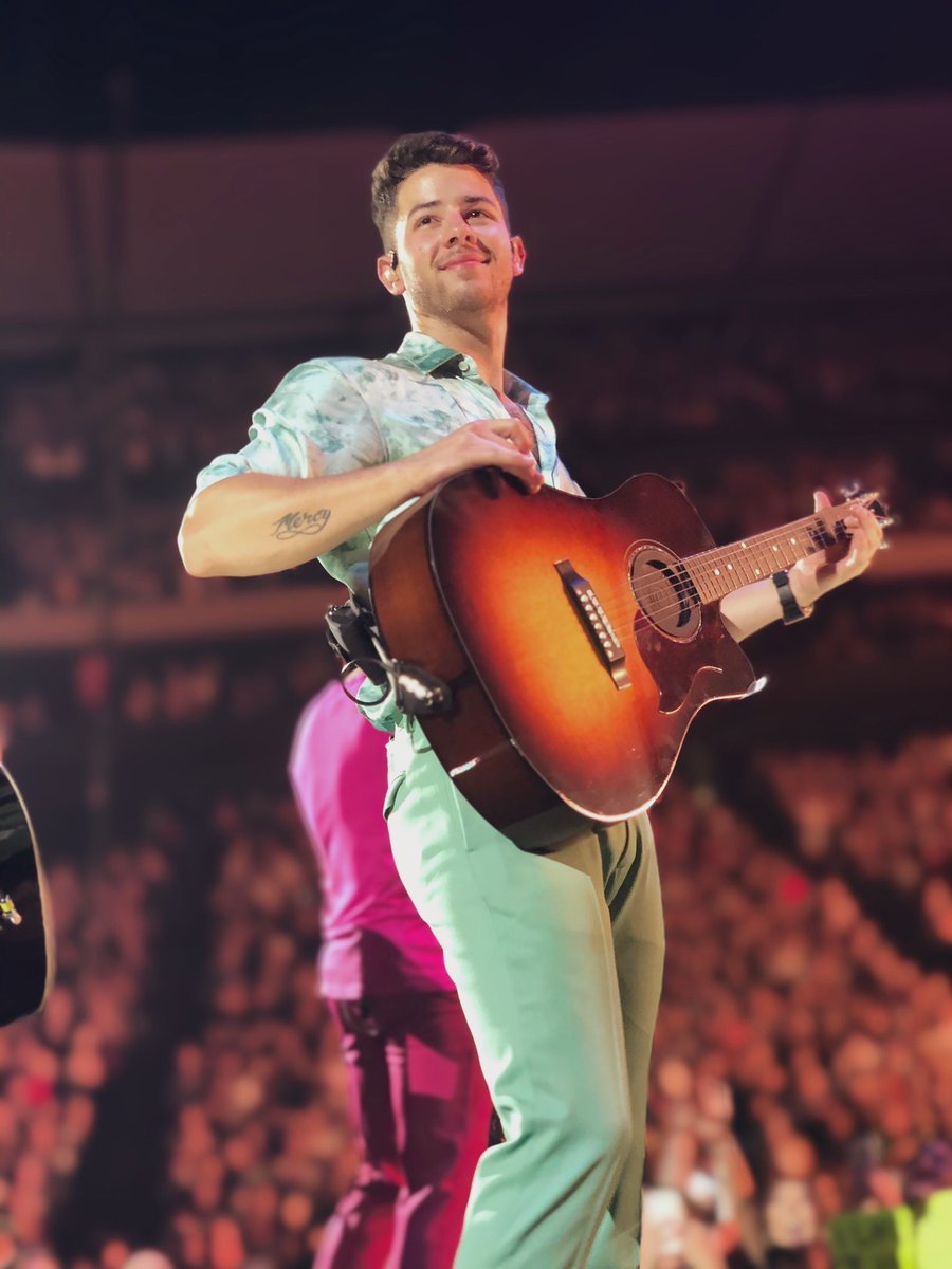 nick jonas being happy on stage a thread;