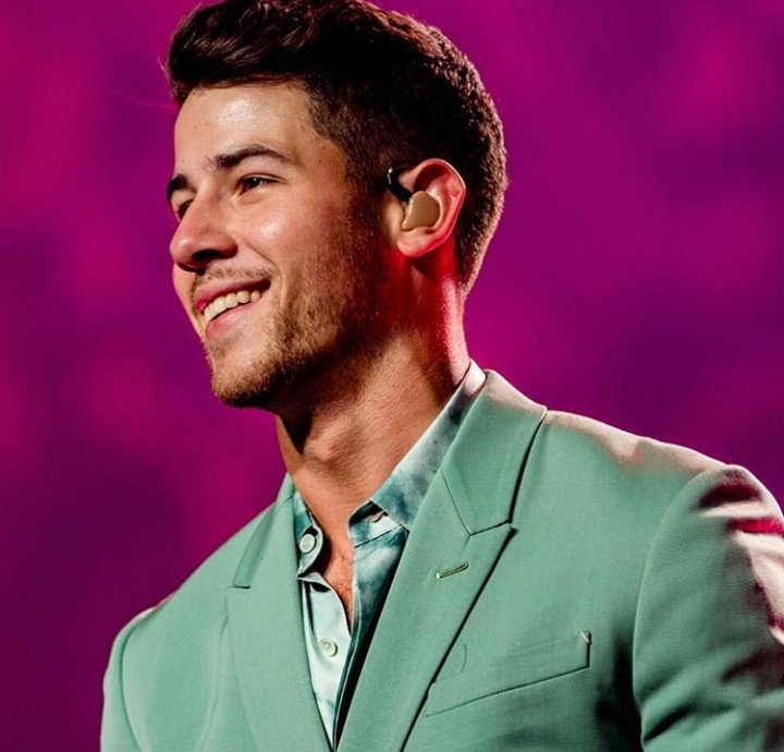 nick jonas being happy on stage a thread;
