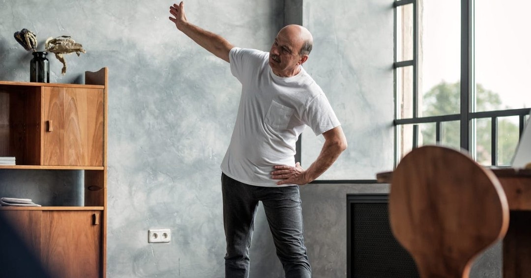 6 easy balance exercises for seniors to improve stability and help prevent falls: ow.ly/AG3g50DcSst