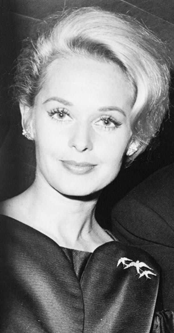 Happy 91st birthday tippi hedren, one of my favorite actresses and fashion icon. 