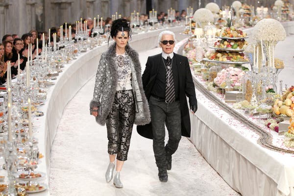 #Food and #fashion... my kind of #dinnerparty!

#StellaTennant #KarlLagerfeld #catwalk #decadent