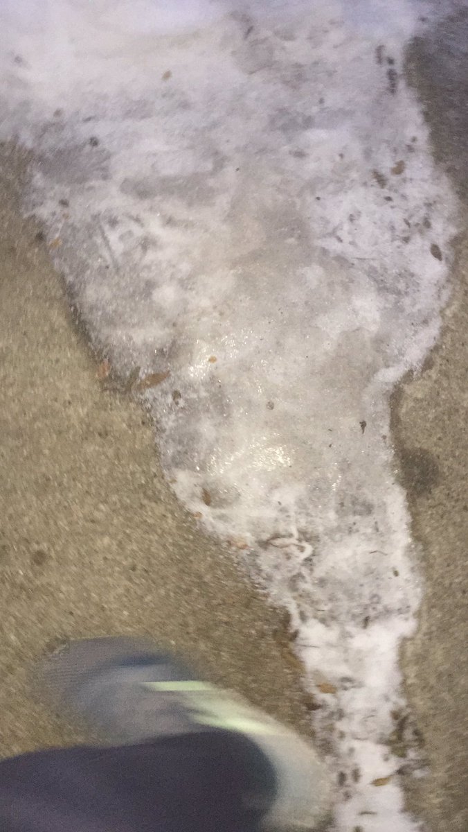 SamdamaanGaming's tweet image. I almost jacked myself up about to slip on this yesterday. SOLID ICE right there😂

#ice #solidice #WINTER #winter