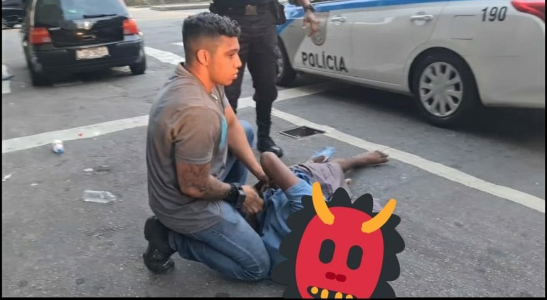 GMonteiroRJ's tweet photo. Durante atividade parlamentar para manter a ordem na minha cidade PRENDI um traficante de drogas com o financiador, na ida para a delegacia nos deparamos com um ROUBO em andamento. Prendemos mais dois. Total de 4 presos no dia de hoje. Fui ELEITO também para proteger meu povo. https://t.co/YzcsgMgJrP