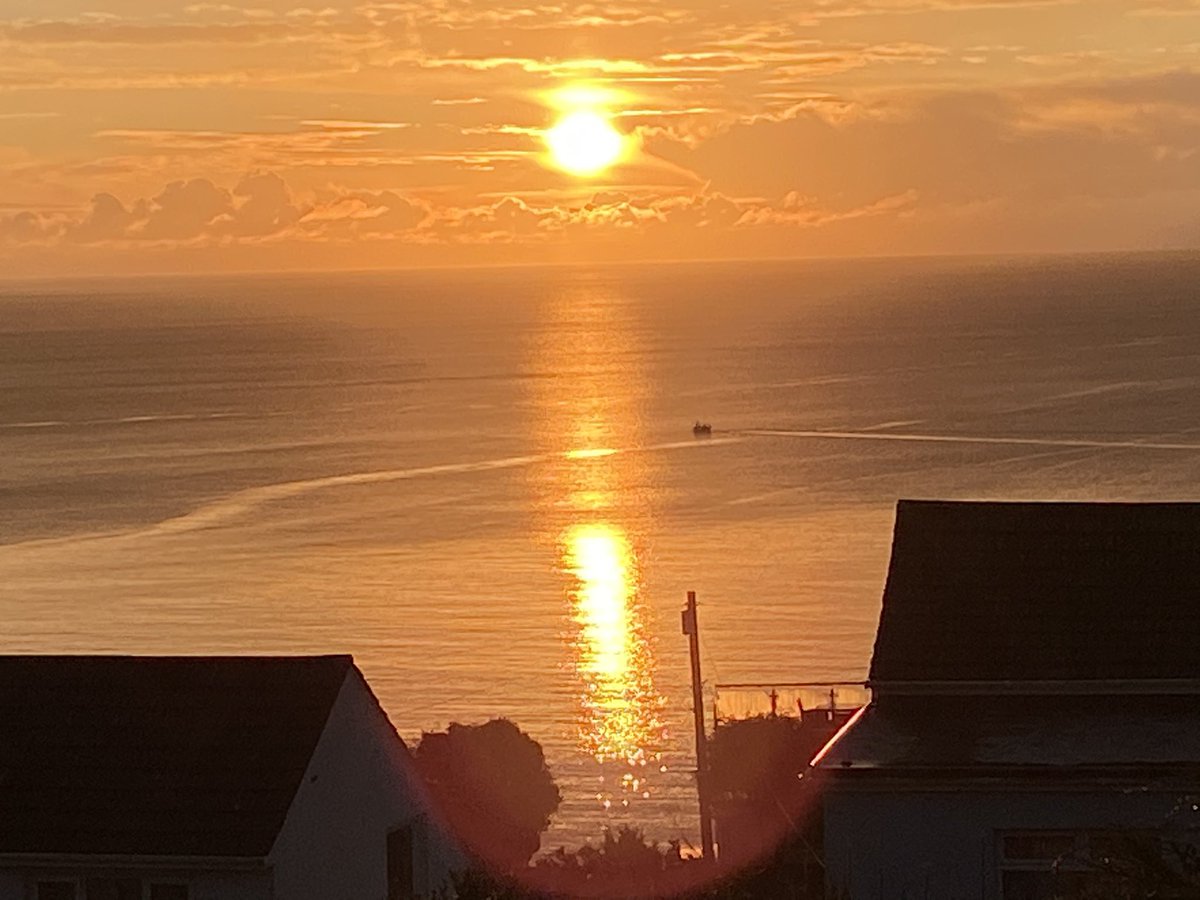 K50RLA's tweet photo. @Fern_Britton I’m lucky enough to have been born in Looe, I moved to London for 10 years, but have been back for 4 now and I love it. Special place, special memories. Xx https://t.co/BUlOCA8CwM