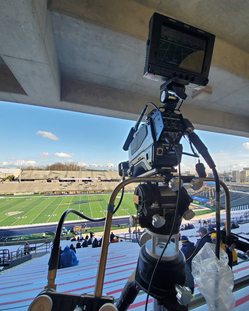 DaisyCaruso2's tweet photo. I had a fantastic break and I worked on a lot of productions during it. I really enjoyed the experience and I feel like I learned alot. Tonight I have the first game of the semester and I'm pretty excited about that as well!

#videoproduction #sportsproduction #utoledo https://t.co/rEQgX8Pk5j