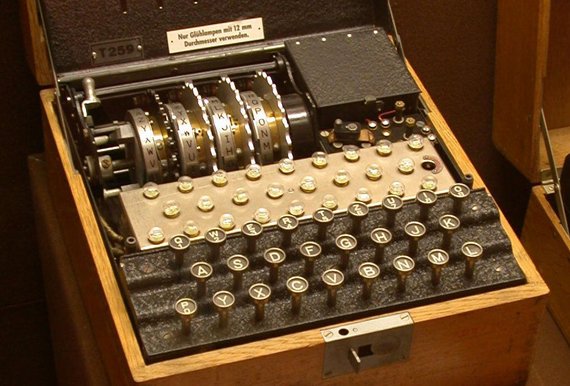 Esta es ENIGMA, la máquina que permitía cifrar y descifrar mensajes en las guerras 🧠