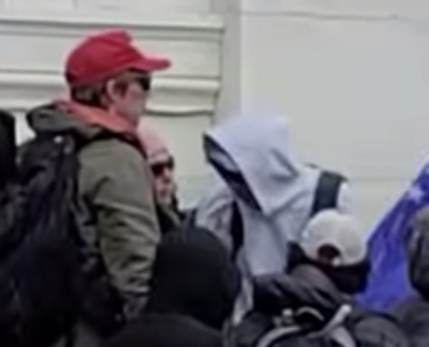ukrmed's tweet photo. #Grayhat pulled 3 people out of the tunnel #WhiteHoodie, #BlueJacket, #FlagMask. Although not one video gives you a complete picture this one so far "I CAN'T BREATHE (ON THE STEPS) / THE STORM ARRIVED PT. 9", is good. https://t.co/utVIWUQoYy https://t.co/O0j9sld9R2