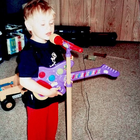 reddesert_5sos's tweet photo. Shout out to the old me ❤❤
#HelloOldMe #StreamOldMe https://t.co/8OTN6aBmjp