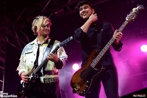 reddesert_5sos's tweet photo. Shout out to the old me ❤❤
#HelloOldMe #StreamOldMe https://t.co/hnVu9L9e9x
