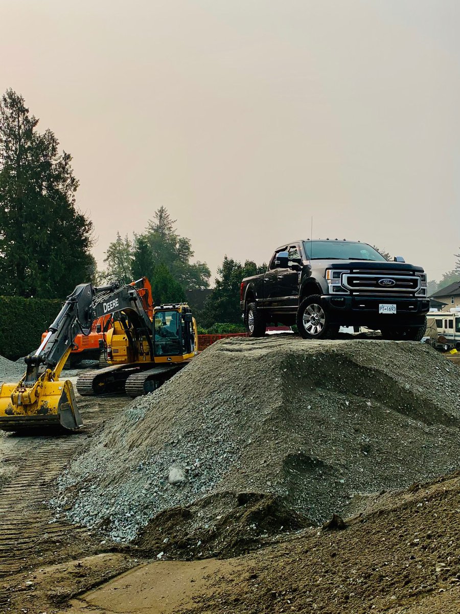 CHWKFORD's tweet photo. Mak Excavating &amp; Contracting have been purchasing trucks from Melody since 2015. They need trucks that are built for comfort and for the work site. If your company is growing and you’re looking for more trucks come see Melody at Chilliwack Ford. She knows her trucks !👷🛠 https://t.co/KseswFZ4fx