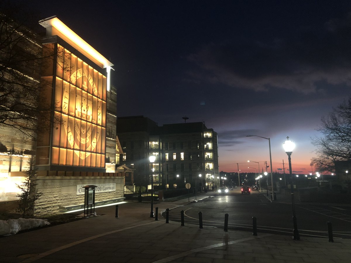 univofscranton's tweet photo. Tonight the University illuminated The Class of 2020 Gateway and the Estate in honor of those who lost their lives to COVID-19. #COVIDMemorial #universityofscranton https://t.co/HTEXrkaMJ8